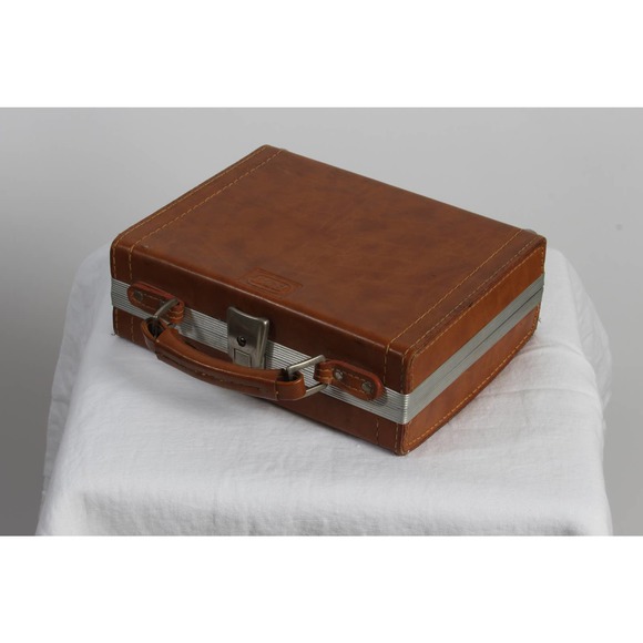 Vintage Cassette Carrying Case - Picture 2 of 6